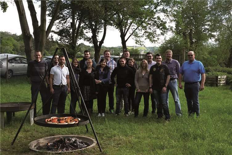 Bei einem gemütlichen Grillabend wurden alte Themen aufgegriffen, aber auch neue kamen hinzu. privat