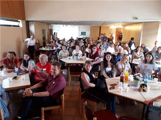 Bei einem kleinen Imbiss kamen alle Beteiligten miteinander ins Gespräch. Foto: VG Weißenthurm