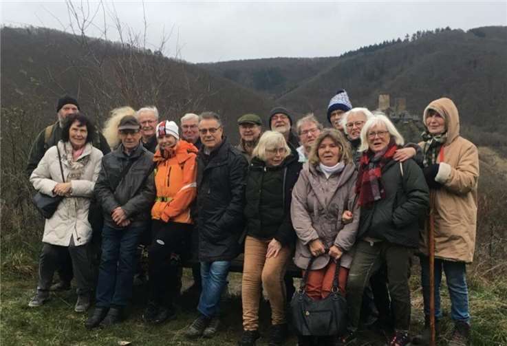 Bei einem kleinen Spaziergang zu der Hütte am Aussichtspunkt konnten die Teilnehmer die tolle Aussicht auf die Mosel und die Burg Thurant genießen. Foto: privat