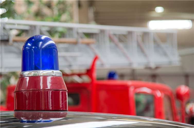 Bei einem längeren Stromausfall oder Ausfall des Telekommunikationsnetzes von mehr als 30 Minuten werden die Feuerwehrhäuser der betroffenen Ortsgemeinden personell als Notruf-Meldestelle besetzt.Symbolfoto: Michael Schwarzenberger / Pixabay)