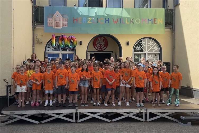 Bei einem offiziellen Festakt versammelten sich die gesamte Schulgemeinschaft sowie zahlreiche geladene Gäste. Fotos: Grundschule St. Georg