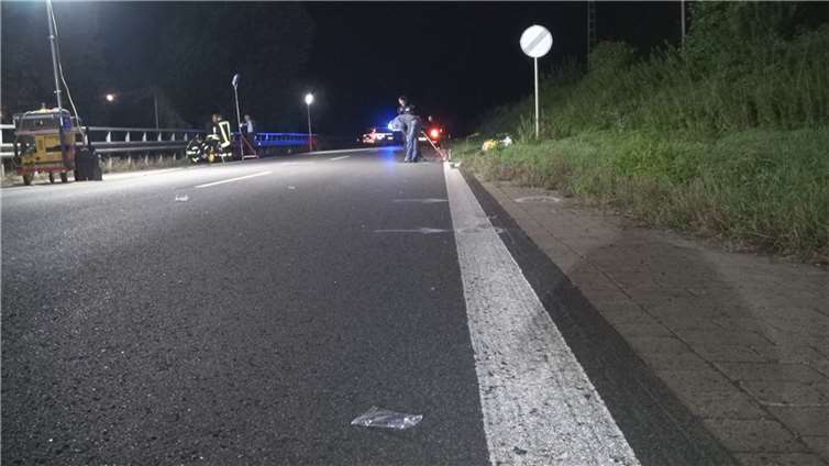 Bei einem tragischen Unfall auf der B416 kam am Samstagabend eine 66-jährige Frau ums Leben. Fotos: Winkler TV