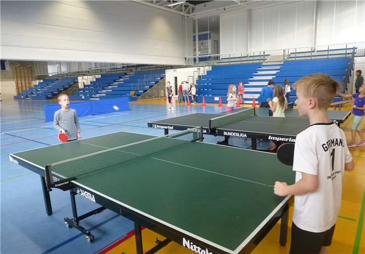 Bei einem zehnstündigen Schnupperkurs wurde den Kindern die Grundkenntnisse des Tischtennis beigebracht.