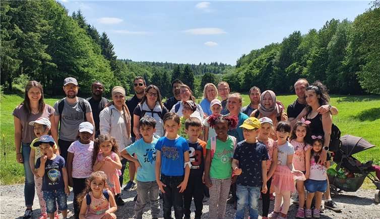Bei einer Familienwanderung konnten die Vorschulkinder mit ihren Familien bereits erste Kontakte knüpfen.  Foto: Nathan Nachtigall