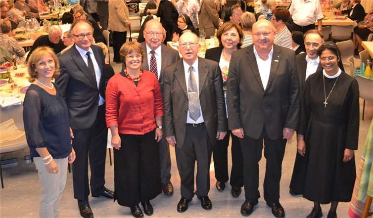 Bei einer Feier im Pfarrsaal St. Stephan wurde Pastor Günther Schmidt gebührend verabschiedet. E.T. Müller