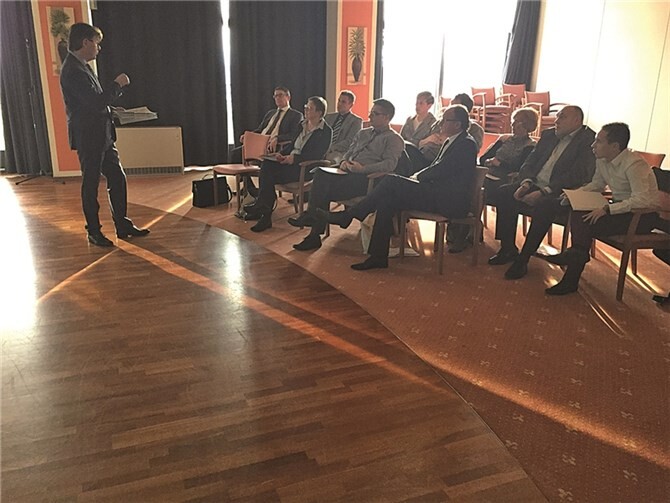 Bei einer Fraktionssitzung in Vallendar informierten sich die SPD-Kommunalpolitiker des Kreises über das neue Abfallentsorgungssystems.privat