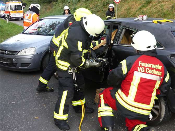 Bei einer Großübung unter Beteiligung von Feuerwehr, DRK und Bundeswehr in Cochem, kam es zu einer erfolgreichen Zusammenarbeit. Fotos:TE