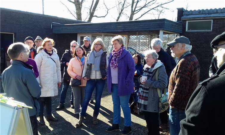 Bei einer Ortsbegehung wurden die verschiedenen Ideen zur Nutzung des ehemaligen Freibadgeländes zusammengefasst. Foto: privat