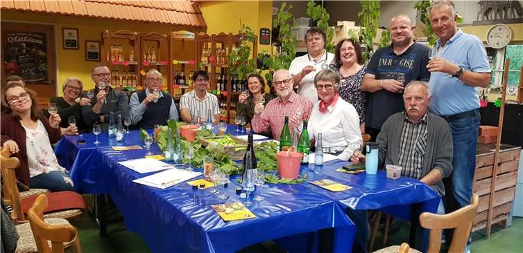 Bei einer Weinprobe wählte die CDU Unkel ihre Weine für das Wein- und Heimatfest aus. Quelle: CDU Unkel