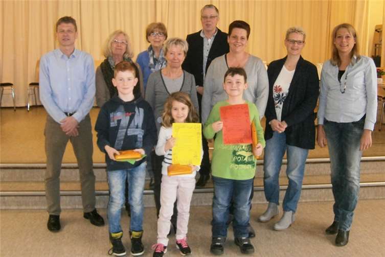 Bei einer feierlichen Siegerehrung wurden den Kindern Urkunden und Geschenke überreicht.privat