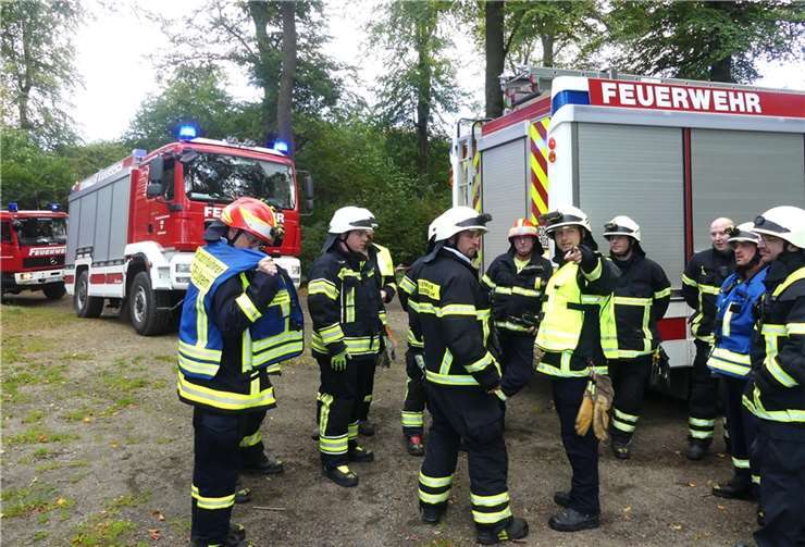 Bei einer gemeinsamen Herbstalarmübung in Kaisersesch warensieben Feuerwehren aus der Verbandsgemeinde vertreten. Fotos: TE