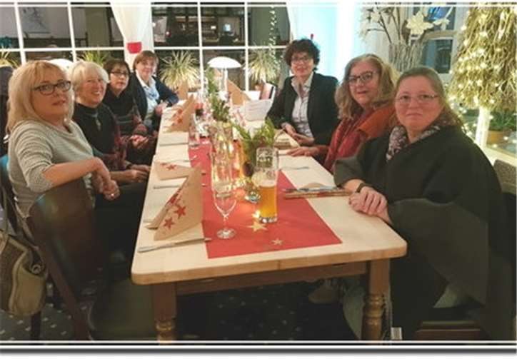 Bei einer gemütlichen Weihnachtsfeier ließ der Vorstand der CDU Frauen das Jahr Revue passieren.privat