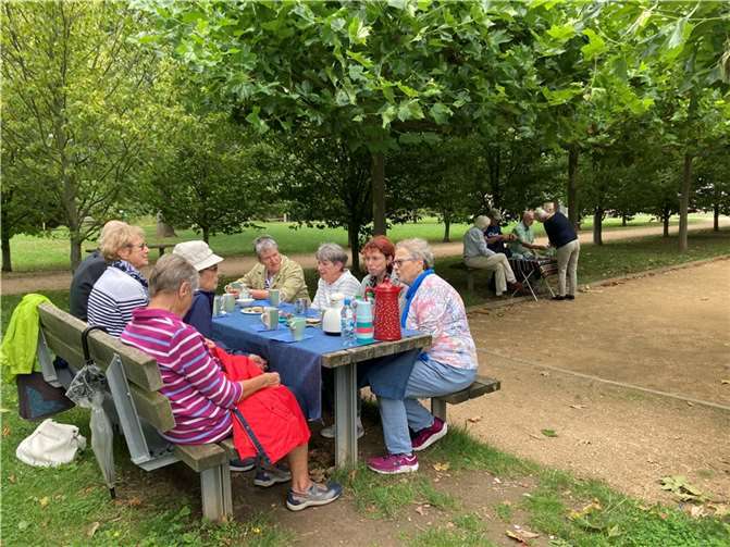 Bei einer heißen Tasse Kaffee kam man ins Gespräch.  Foto: privat