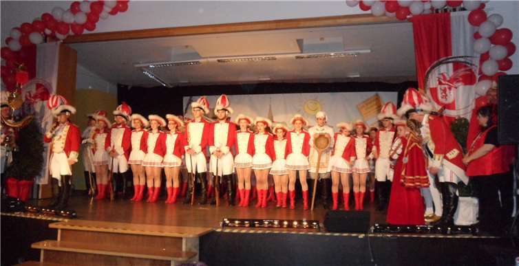 Bei einer karnevalistischen Veranstaltung dürfen natürlich auch die Funken nicht fehlen. Fotos: -IT-