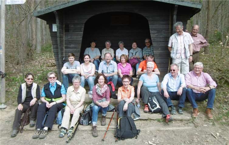 Bei einer kurzen Rast erholten sich die Wanderer.SV Leubsdorf