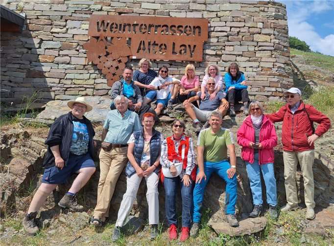 Bei einer tollen Wanderung durch die Weinberge genoss man die schönen Aussichten und leckere Weine, welche fachkundig von Ulrike Flohe erklärt wurden. Foto: Kneipp-Verein Koblenz