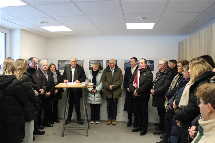 Bei eisigen Außentemperaturen waren zahlreiche Walporzheimer ins wiederhergestellte Sportheim gekommen. Foto: DU