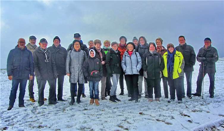 Bei eisigen Temperaturen wanderten die Mitglieder des Gesangvereins Frohsinn Eich e. V. durch die Eicher- und Andernacher Flur.Foto: privat
