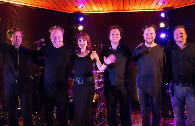 Bei freiem Eintritt kann man beim röhrig-forum Bus-Ausflug die Band „Mercy Street“ am 25. Juli auf Festung Ehrenbreitstein erleben.Foto:röhrig