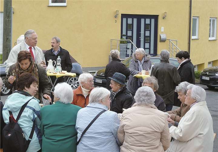 Bei frisch aufgebrühtem Kaffee und Kölsch vom Fass gab es anregende Diskussionen.