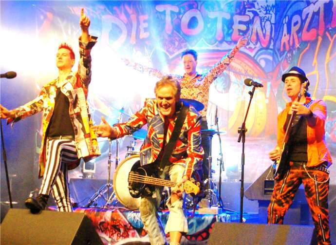 Bei gemischtem Publikum rocken die vier für jede Altersklasse.