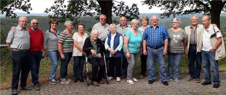 Bei gutem Essen und erfrischenden Getränken genossen die ehemaligen Kollegen das Wiedersehen. Foto: privat