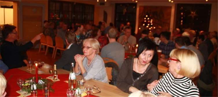 Bei guten Gesprächen ging die Feier bis spät in die Nacht. privat