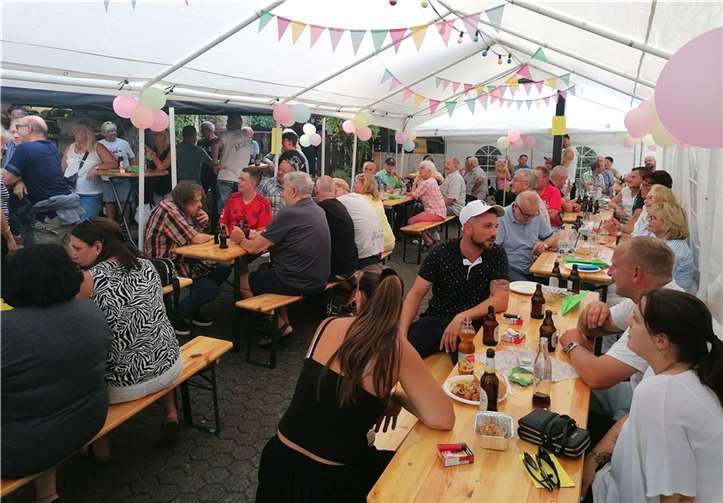 Bei guten Gesprächen saß man lange zusammen.  Foto: privat