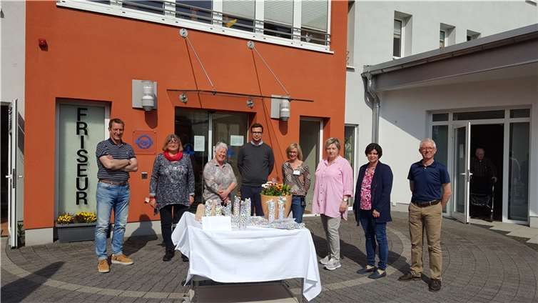 Bei herrlichem Frühlingswetter trafen sich Mitglieder des Vorstandes und brachten Präsente. Foto: privat
