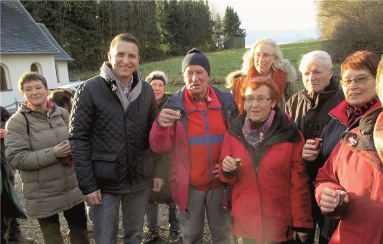 Bei herrlichem Sonnenschein machten sich Männer und Frauen auf zur Abschlusswanderung im alten Jahr. Mit von der Partie war Seine Tollität Prinz Christian I., in dessen "Schlagschatten" es sich "leichtfüßig" wanderte. privat