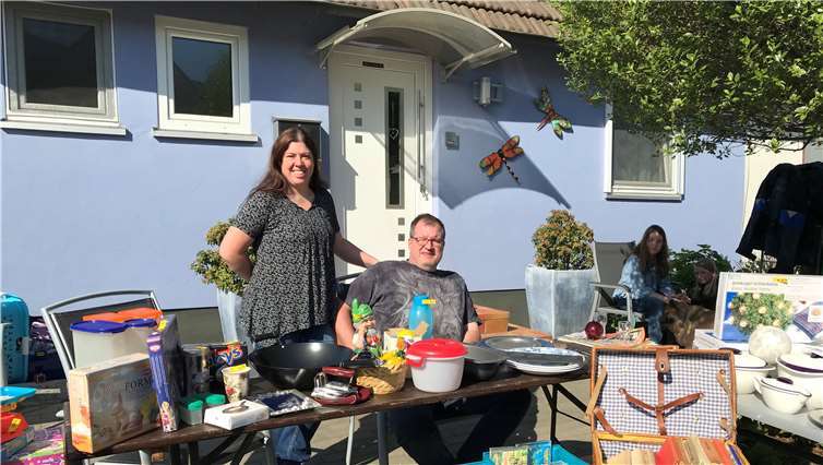 Bei herrlichem Wetter boten die Anwohner ihre Verkaufsgegenstände an.privat