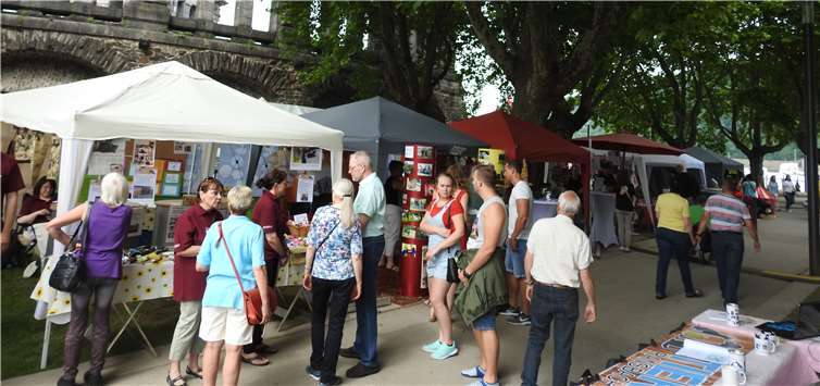 Bei herrlichem Wetter zog es zahlreiche Besucher auf das Festgelände. - SOT -