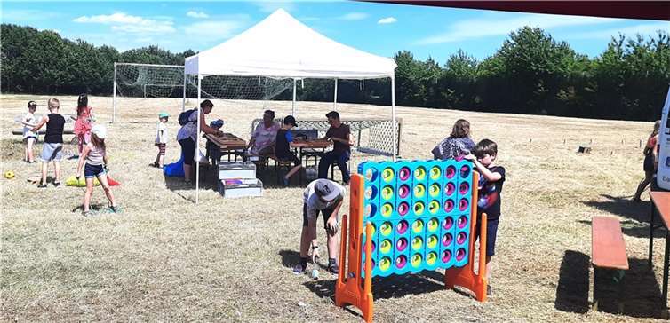 Bei hochsommerlichen Temperaturen hatten die Kinder jede Menge Spaß.  Fotos: OG Pillig