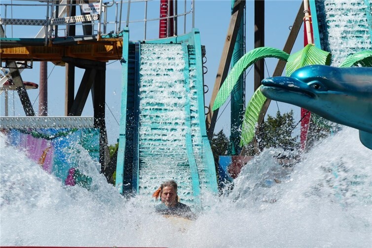 Bei hochsommerlichen Temperaturen stand die Wildwasserbahn als willkommene Erfrischung hoch im Kurs 