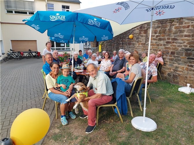 Bei idealen Wetterbedingungen begrüßte der erste Vorsitzende, Bernd Hornbostel, fünfundzwanzig Clubmitglieder zu Kaffee und Kuchen und später zum Grillen. Foto: privat