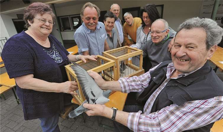 Bei ihrer Grillfeier verlosten die Brieftaubenzüchter 22 Jungtauben. RERE