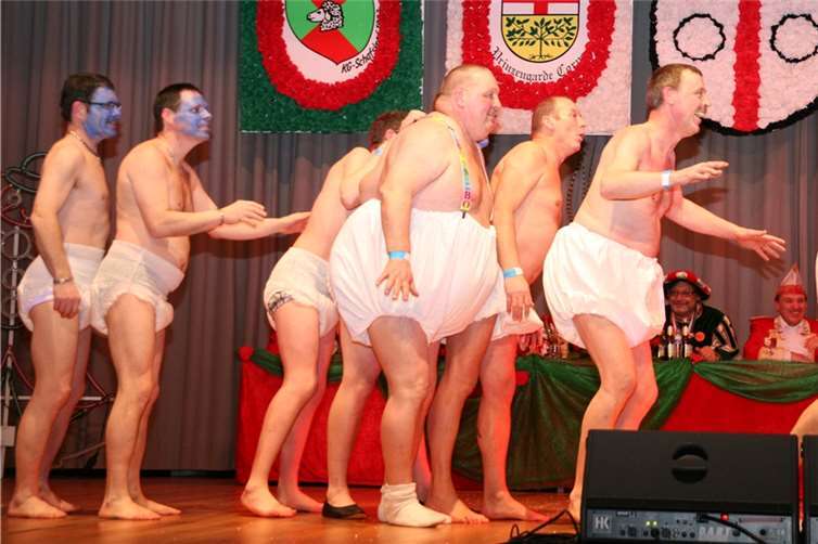 Bei ihrer Überraschung in mehreren Teilen ist den Männern des Carnevalsvereins Ochtendunger Bürgerwehr mit ihren „Hosenscheißern“ die größte vollauf gelungen. 