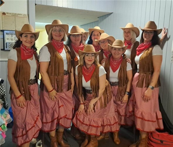 Bei ihrer traditionellen Sitzung ließen die Möhnen den Saal wackeln!  Foto:privat