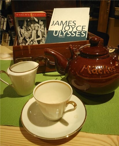 Bei irischem Tee und „Blood Pudding“-Broten wird das Meisterwerk „Ulysees“ gefeiert. Foto: privat