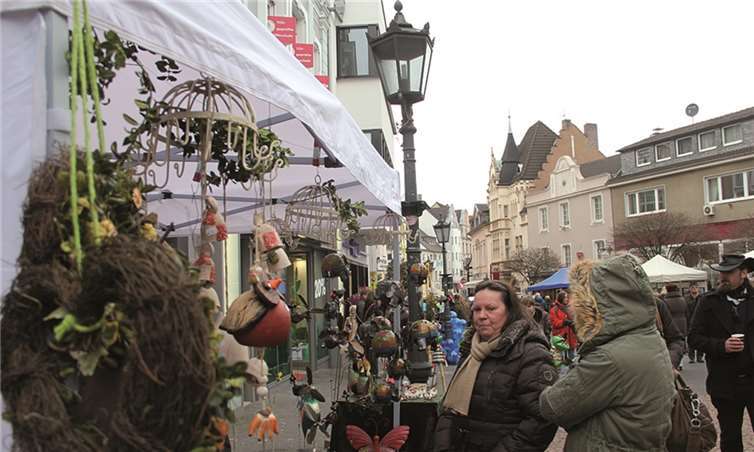 Bei kaltem, aber trockenen Wetter war der Frühlingsmarkt gut besucht. -STUHA-