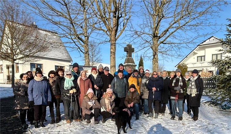Bei kaltem und frostigem Traumwetter war der Startpunkt am Ortseingang von Dedenbach.  Foto: privat