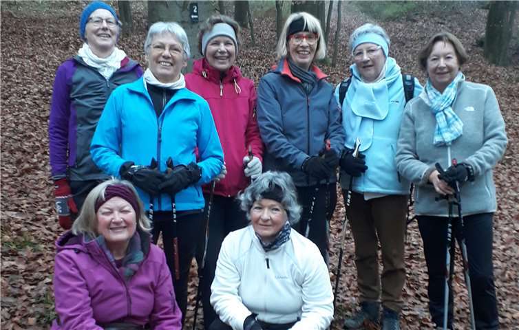 Bei knackigen Temperaturen streiften die Damen durch den Wald. Foto: privat