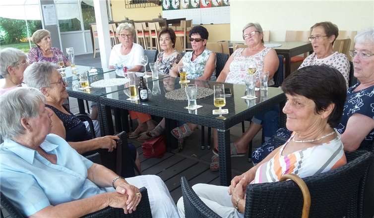 Bei kühlen Getränken und kleine Leckereien für den kleinen Hunger entwickelte sich eine gemütliche Atmosphäre.Foto: privat