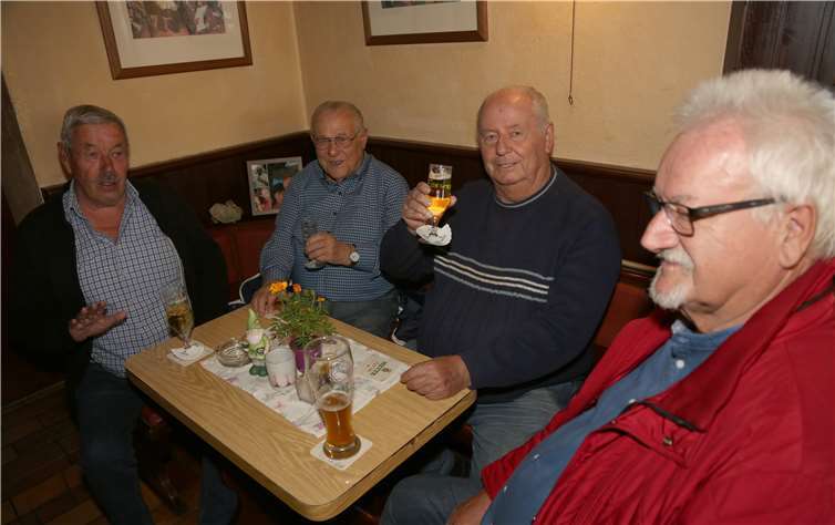 Bei kühlen Getränken wurden in gemütlicher Runde gute Gespräche geführt. Foto: privat