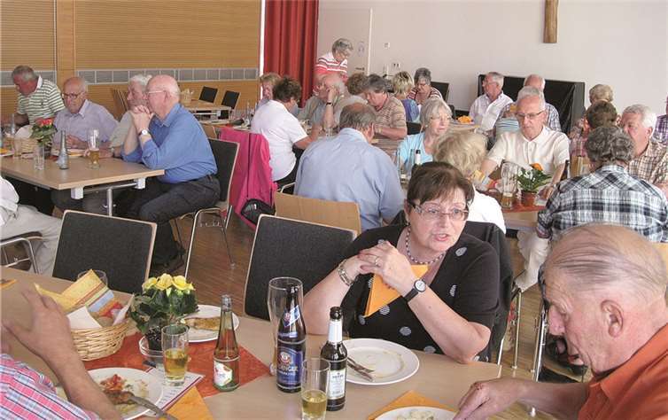 Bei leckerem Essen blieb viel Zeit für anregende Gespräche.  privat