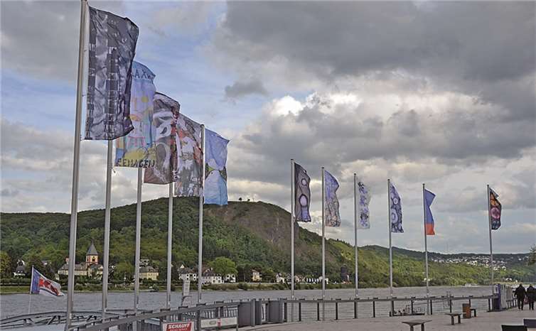 Bei leichtem Wind sind die einzigartigen Fahnen bestens zu sehen. Horst Peter Vitt