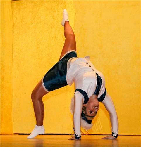 Bei manchem Tanz war auch akrobatisches Geschick gefragt, Hut ab für ein solches Können.