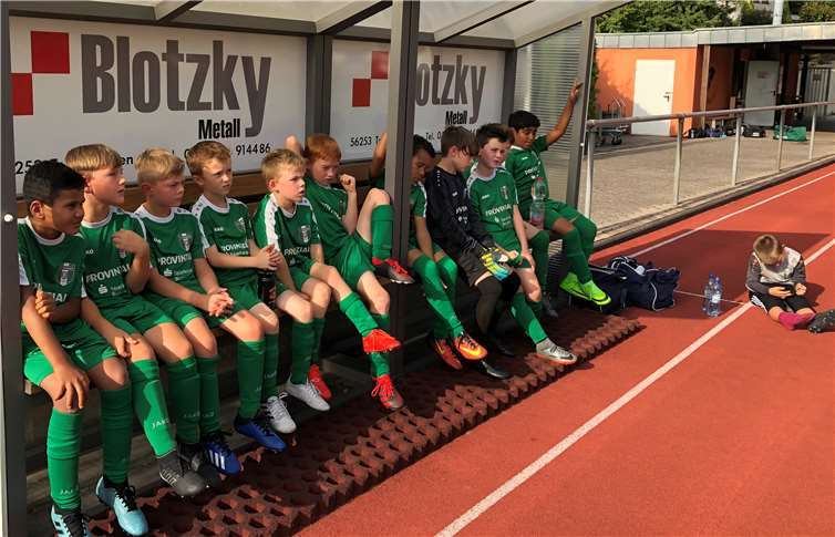 Bei mittlerweile 19 Kindern in der E-Jugend müssen auch mal welche kurz zugucken. Foto: privat