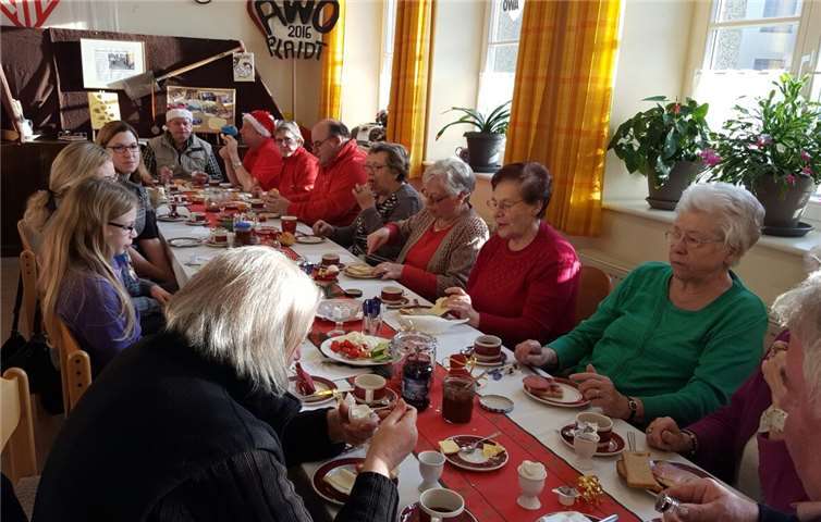 Bei netten Gesprächen wartete man gemeinsam auf den Nikolaus. privat