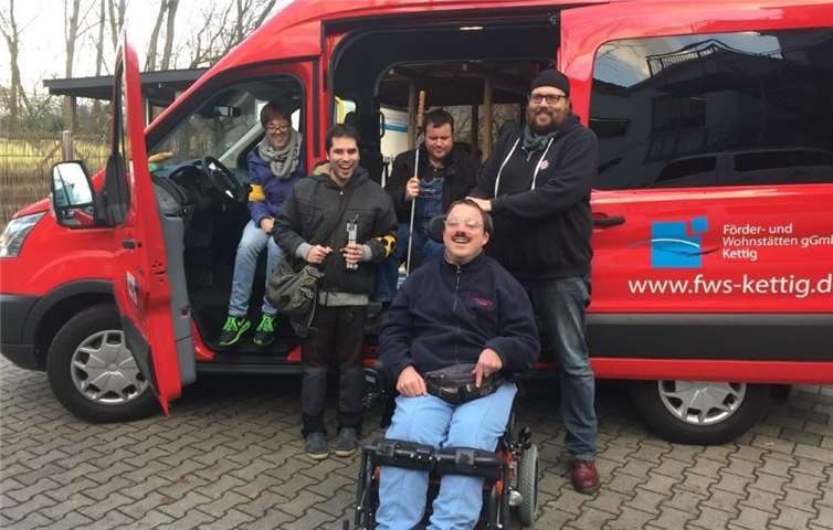 Bei sämtlichen Terminen ist der speziell ausgestattete Transporter eine sehr große Erleichterung.Foto: Privat